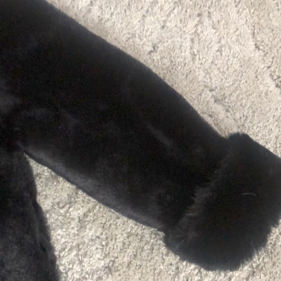 Girls fur Jacket - Picture 9 of 10